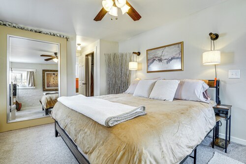 New Mexico Cottage: Hot Tub On-site