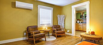 New Mexico Cottage: Hot Springs Fed Tub On-site