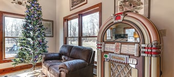 Cozy Mount Union Cabin w/ Fire Pit & River Access