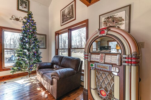 Cozy Mount Union Cabin w/ Fire Pit & River Access