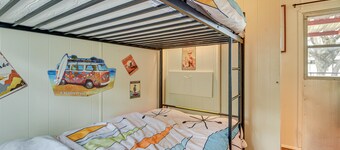 Pet-friendly Brownwood Home: Walk to Lake!