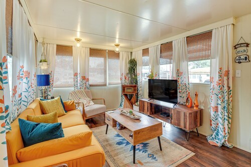 Pet-friendly Brownwood Home: Walk to Lake!