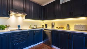 Frigorifero, microonde, forno, lavastoviglie