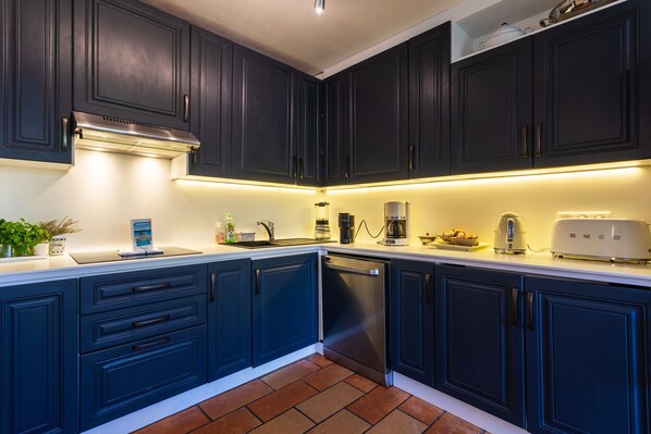 Fridge, microwave, oven, dishwasher