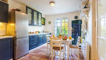 Réfrigérateur, micro-ondes, four, lave-vaisselle