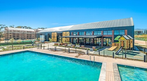 Modern 1 bedroom apartment in Gordons Bay Resort
