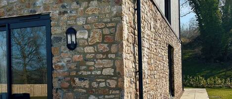 مغطس سبا خارجي