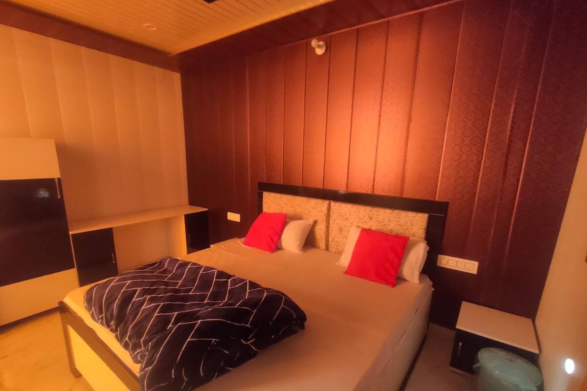 Desk, bed sheets