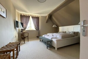 4 chambres, lit parapluie, Wi-Fi, draps fournis