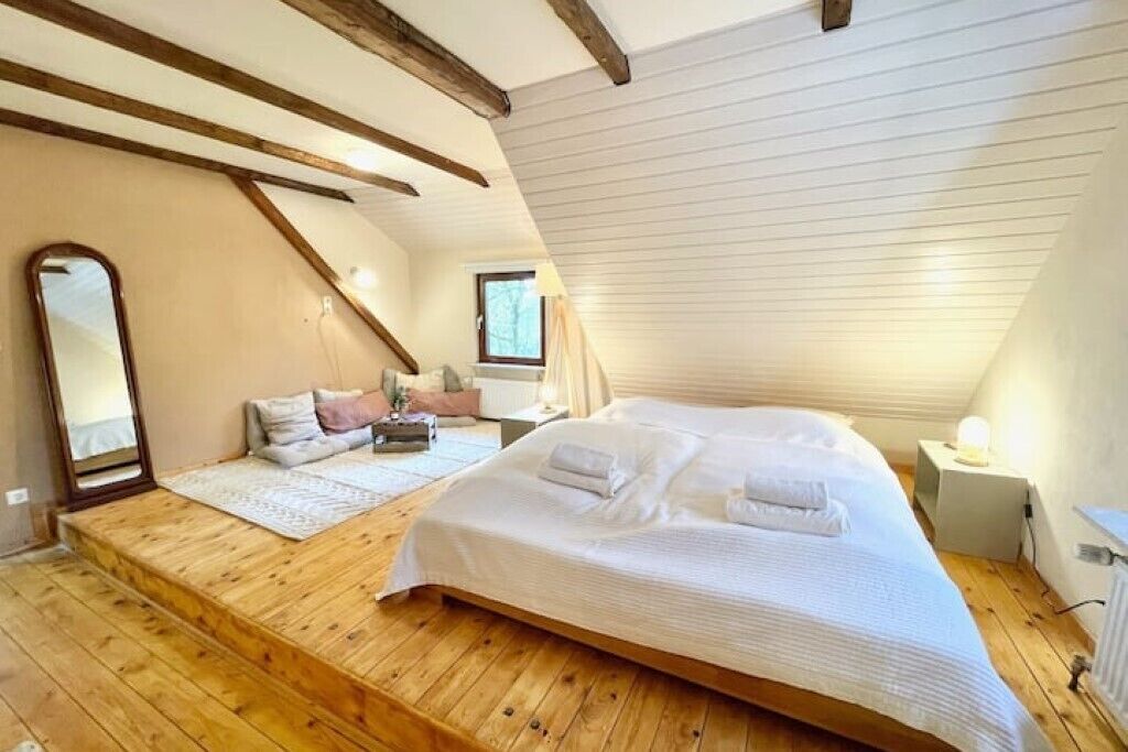 3 bedrooms, travel crib, free WiFi, bed sheets