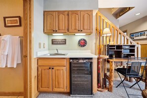 Maison, 4 chambres | Cuisine privée | Four, cafetière/bouilloire