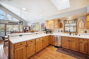Maison, 4 chambres | Cuisine privée | Four, cafetiÚre/bouilloire
