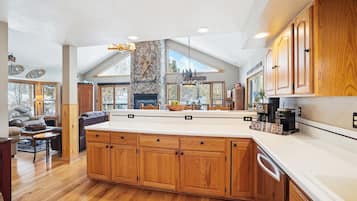 House, 4 Bedrooms | Interior