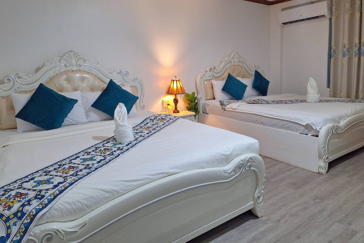 Deluxe Family Room