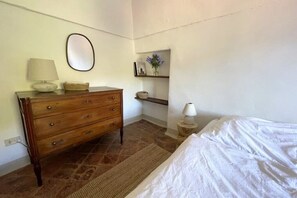 5 bedrooms, desk, free WiFi, bed sheets - Casa Val Neva: Panorama-dachterrasse & 30min Fahrt zum Meer (Erli)