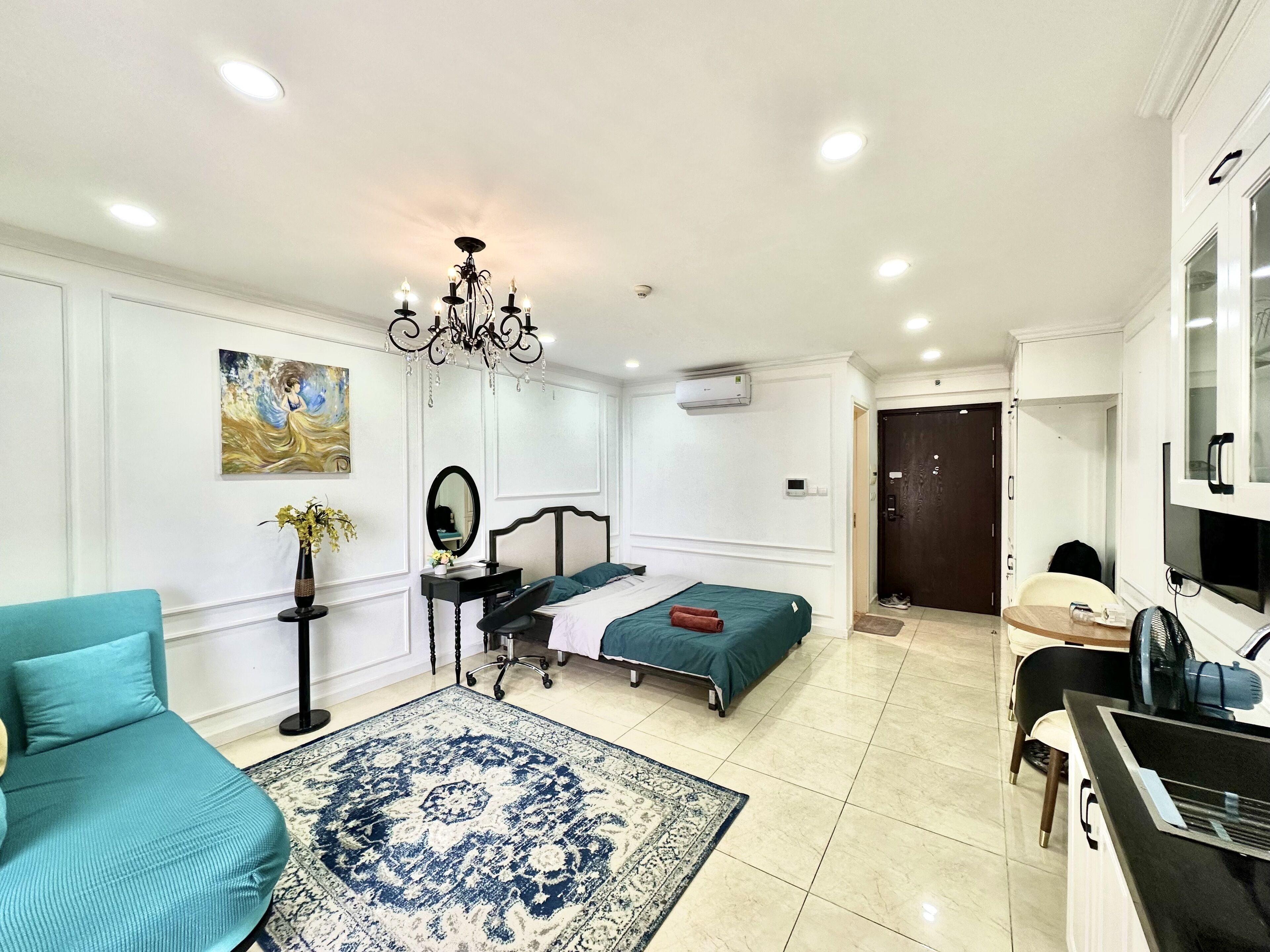 1 bedroom, desk, iron/ironing board, WiFi