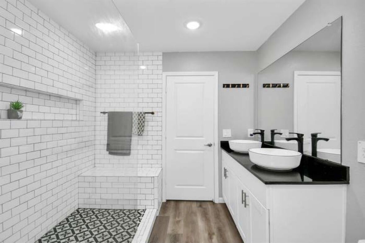 Shower, bidet, towels, soap