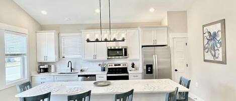 Køleskab, mikrobølgeovn, ovn, kogeplade