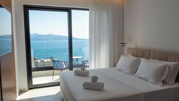 Suite familiare, vista mare | Una scrivania, insonorizzazione, Wi-Fi gratuito, lenzuola