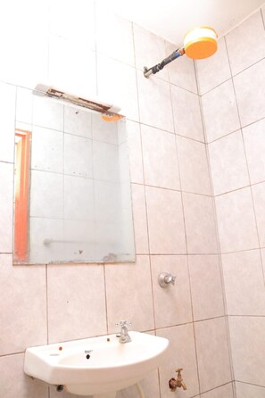 Bathroom - Beautiful 1-bed Apartment in Nairobi (Nairobi)