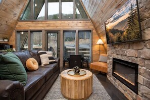 Télévision, cheminée, espaces bureaux