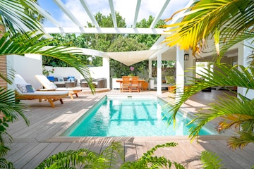 La Réserve des Salines pool view