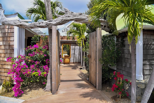 ด้านหน้าที่พัก