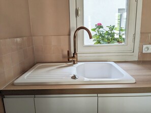 Doccia, asciugamani, sapone, shampoo