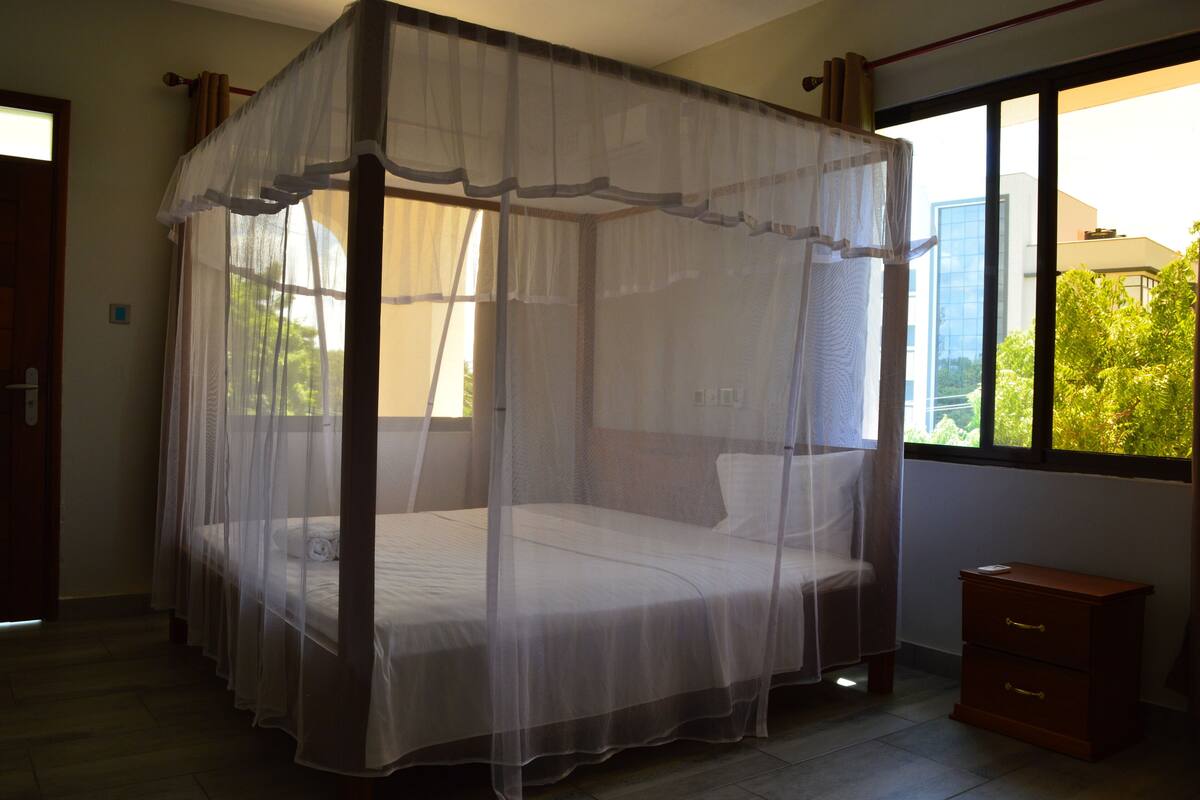 Soundproofing, WiFi (free), bed sheets