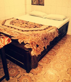 Egyptian cotton sheets, premium bedding, down comforters, soundproofing