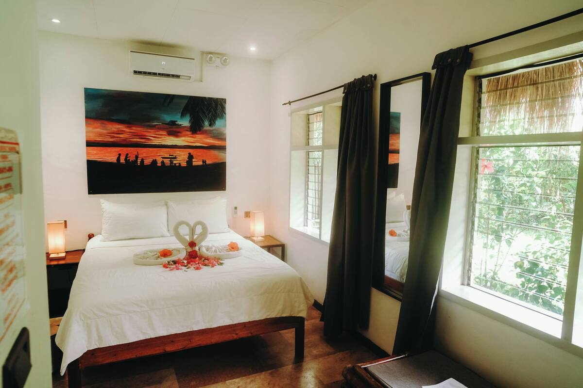 Habitación Deluxe con 1 cama matrimonial o 2 individuales, vista al jardín | Wifi gratis y ropa de cama