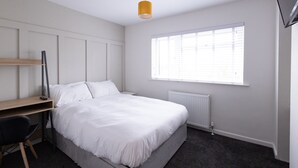 Unclassified image, 5 of 12, button - 5 Bedroom Modern & Contemporary Spacious House! (Bath)