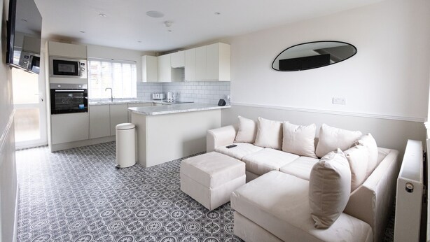 Unclassified image, 1 of 12, button - 5 Bedroom Modern & Contemporary Spacious House! (Bath)