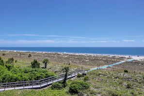 On the beach - Sunset Rentals | Island Club 2404 (Hilton Head Island)