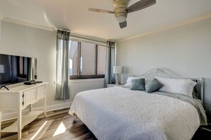 3 bedrooms, desk, iron/ironing board, internet
