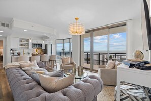 Smart-TV, Tischfußball, Tischtennisplatte