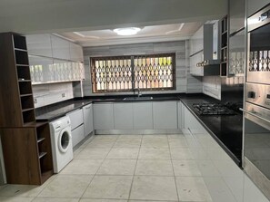 Private kitchen - Luxury 3 bedroom House
(Accra)