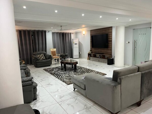 Living area - Luxury 3 bedroom House
(Accra)