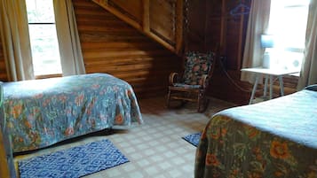 4 bedrooms, desk, free WiFi, bed sheets