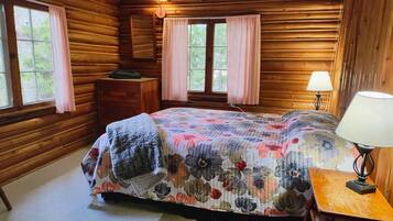 2 bedrooms, desk, free WiFi, bed sheets
