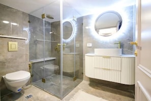 Dusche, Handtücher, Seife, Shampoo