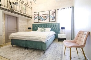 4 bedrooms, WiFi, bed sheets