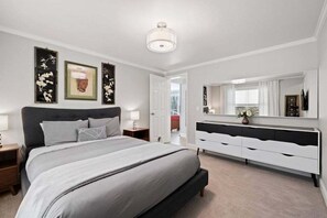 3 makuuhuonetta, silitysrauta/-lauta, ilmainen Wi-Fi, vuodevaatteet