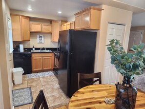 Private kitchen - Cheyenne Frontier Days home minutes from all the action. (Cheyenne)