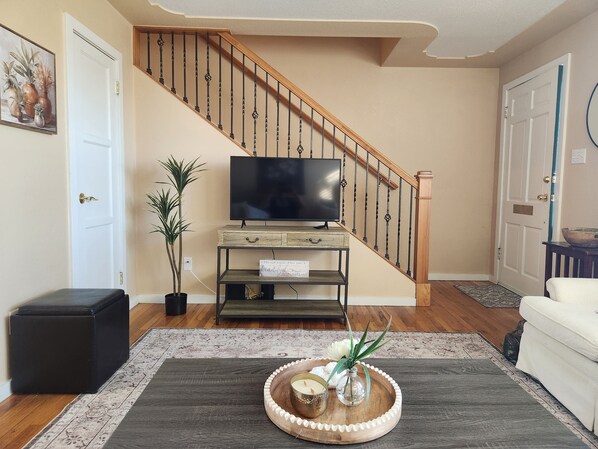 Living area - Cheyenne Frontier Days home minutes from all the action. (Cheyenne)