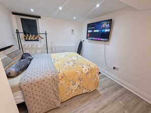 1 室のベッドルーム、アイロン / アイロン台、WiFi、ベッドシーツ