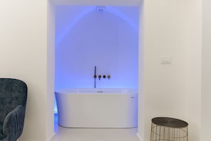 Dusche, Haartrockner, Bidet, Handtücher