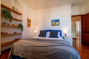 1 chambre, fer et planche à repasser, accès au Wi-Fi (inclus)