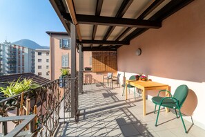 Outdoor dining - Gerbett Apartment with Terrace by Wonderful Italy (Como)