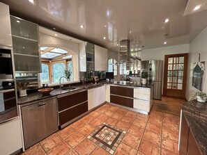 Private kitchen - Lieu de Séjour Prestigieux (L'Haÿ-les-Roses)